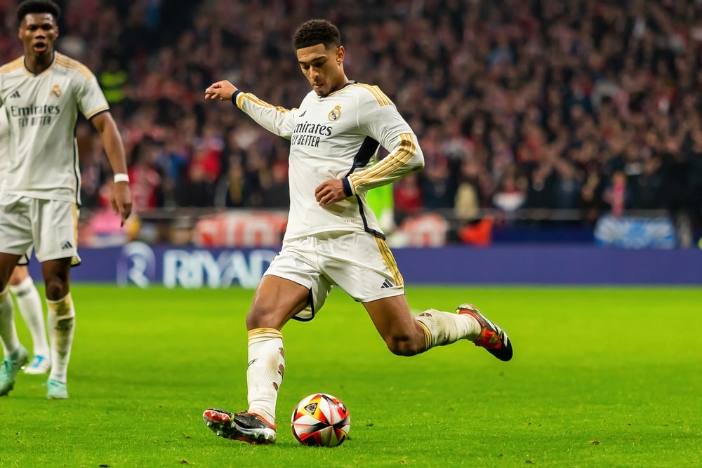 Vai trò và vị trí của LW trong bóng đá là gì?