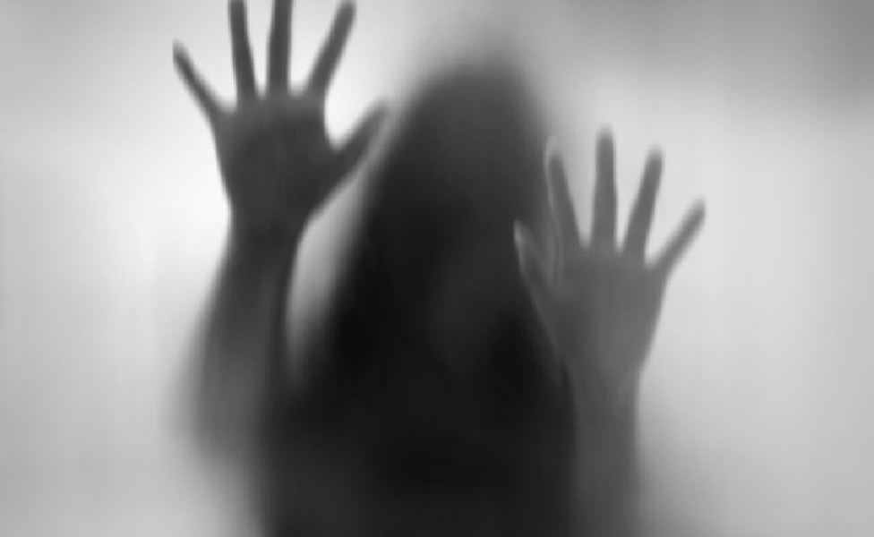 Ngủ mơ nhìn thấy bản thân bị ma trêu