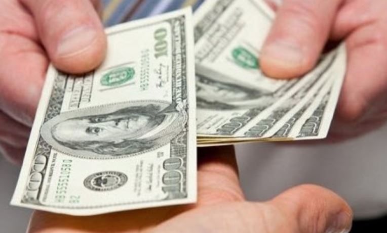 Ý nghĩa giấc mơ bản thân được ai đó cho tiền đô